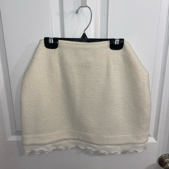 Vintage Victoria's Secret Off White Blazer with Black Floral Detail - Picture 5 of 7